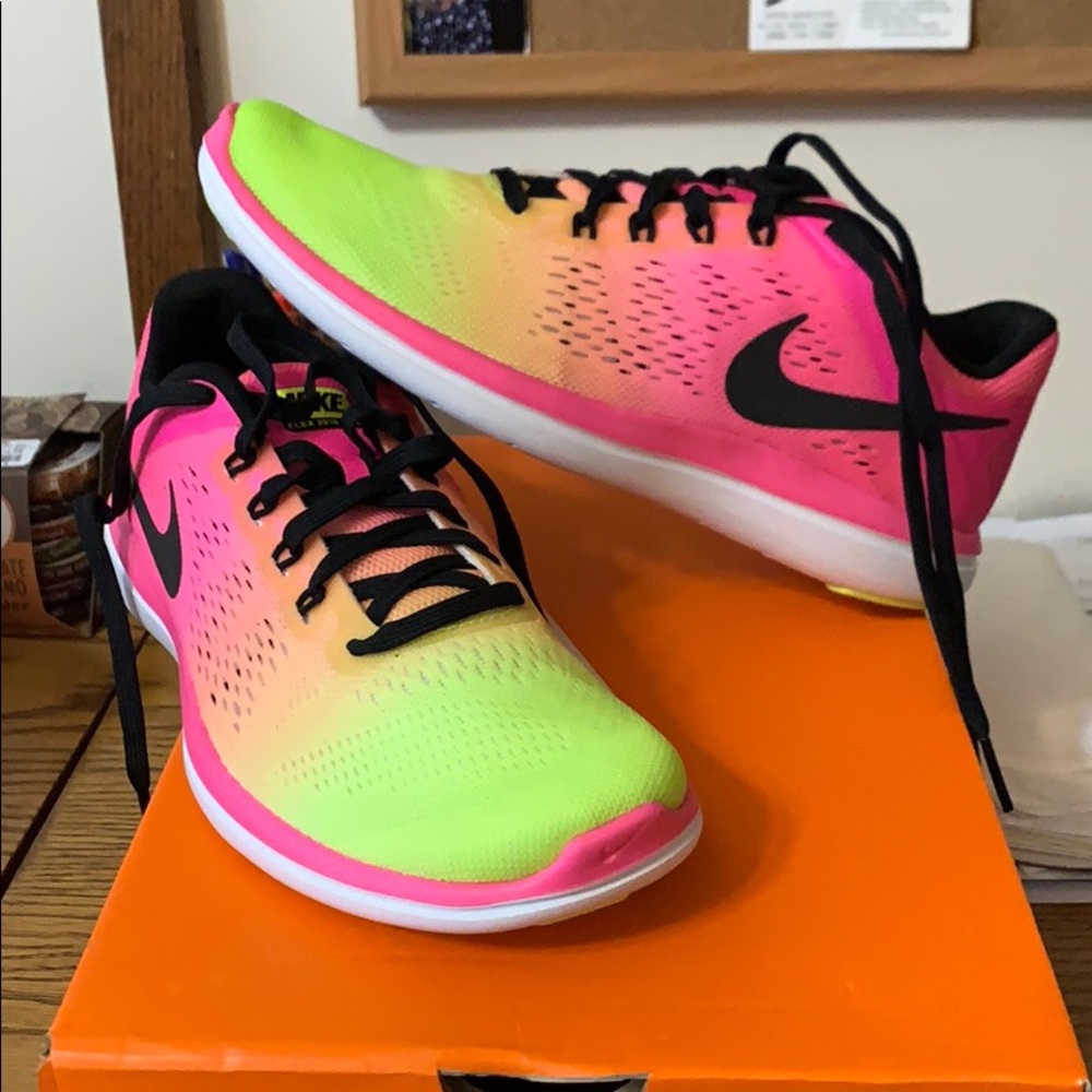 WOMENS NIKE FLEX RUNNING SHOES